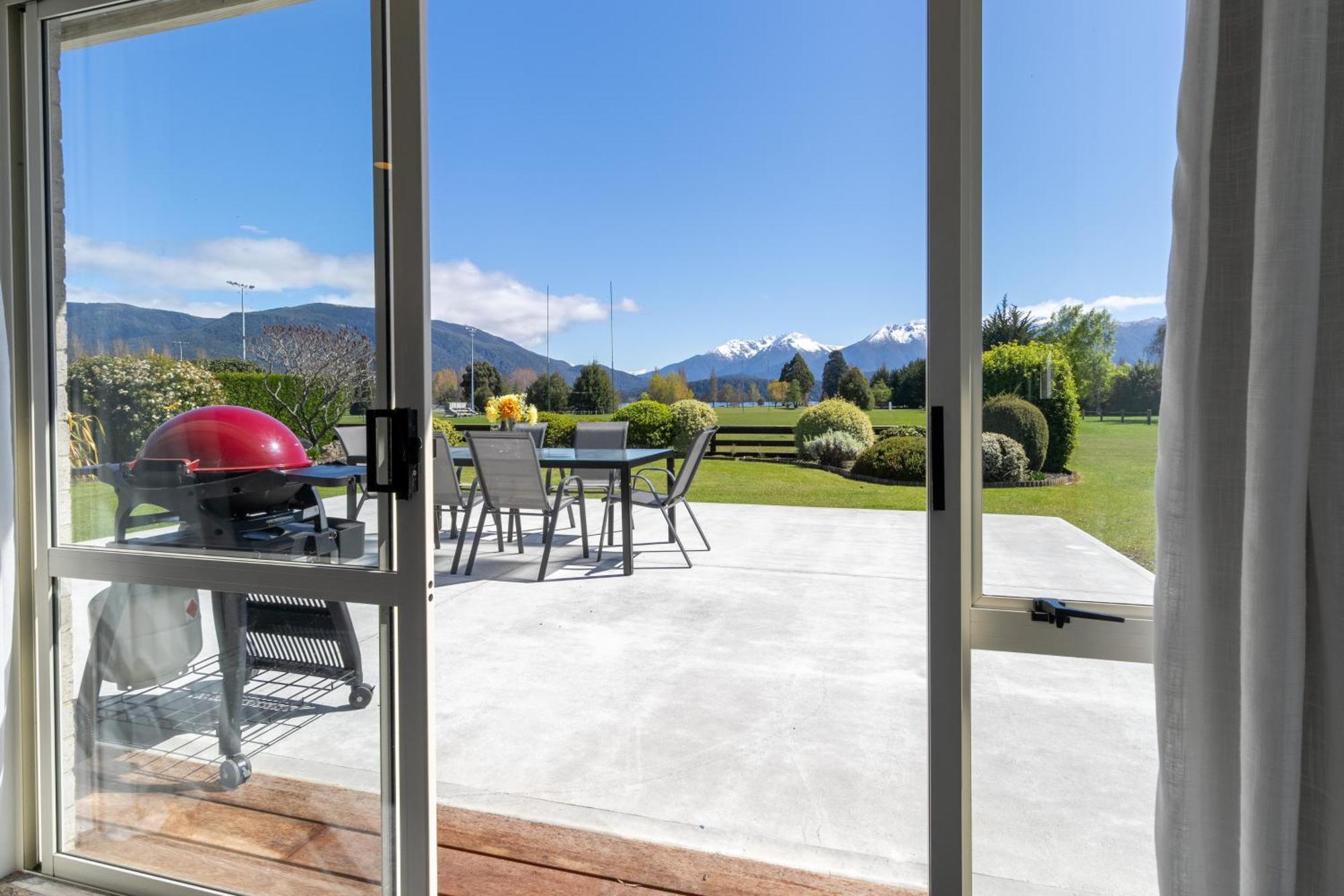 Kepler Retreat - Te Anau Holiday Home Kültér fotó